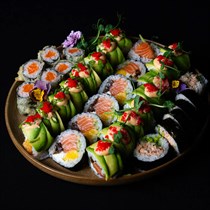 Sushi z przyjaciółmi w Suszarni we Wrocławiu (Hubska)