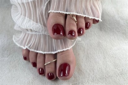 Pedicure hybrydowy i stylizacja brwi - This is Love Beauty Salon Warszawa