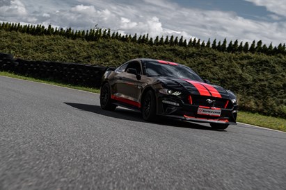 Ekstremalna przejażdżka Fordem Mustangiem z Super Cars