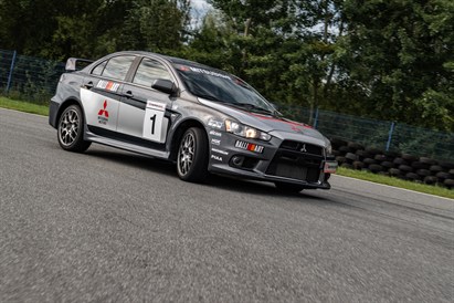 Jazda Mitsubishi Lancer EVO X z filmowaniem