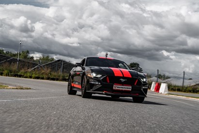 Ekstremalna przejażdżka Fordem Mustangiem z Super Cars