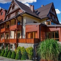 Ekskluzywny pobyt w Hotelu Jawor z wieczornym grillem, kręglami i basenem