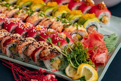 Sushi z przyjaciółmi w Suszarni we Wrocławiu (Brodzka)