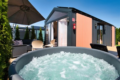 Nocleg w Domku Exclusive z prywatnym jacuzzi przy Energylandii - Holiday Park Zator