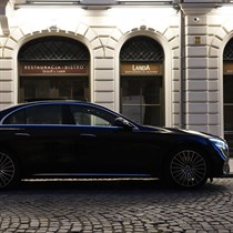 Prywatny szofer na wieczór – Mercedes E Class dla dwojga