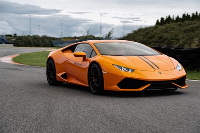 Jazda Lamborghini Huracan po torze z filmowaniem