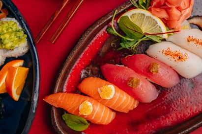 Sushi z przyjaciółmi w Suszarni we Wrocławiu (Czarnieckiego)