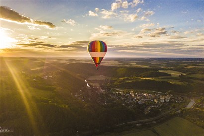 Lot balonem z dzieckiem – niezapomniana rodzinna przygoda w Polsce