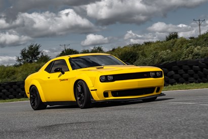 Jazda Dodge Challenger z filmowaniem