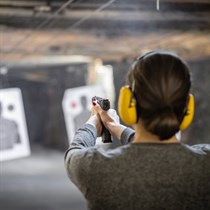 Kurs strzelecki dla kobiet Warszawa – 100 kul | Art of Gun