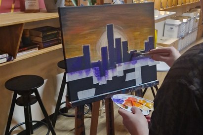 Malowanie przy winie w Warszawie - kreatywne warsztaty artystyczne