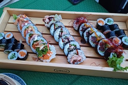 Wspólna uczta w Koku Sushi