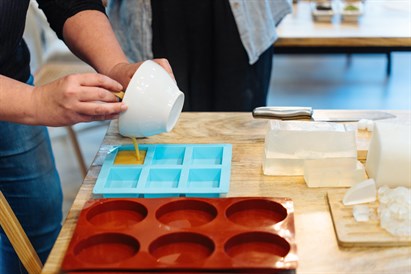 Warsztaty tworzenia naturalnych, aromatycznych mydeł w Krakowie z certyfikatem