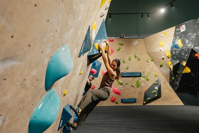 Ścianka wspinaczkowa bez limitu czasu – Boulderownia VOLT Warszawa 