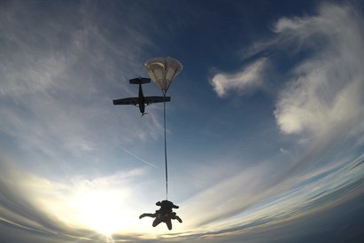 Skok spadochronowy z 4 km w Jeleniej Górze – Skydive Wrocław