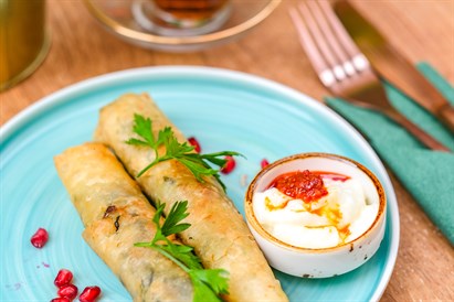 Rodzinna kolacja w klimacie Bliskiego Wschodu w Warszawie