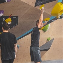 Bouldering z instruktorem (60 min) + ściana bez limitu – VOLT Toruń
