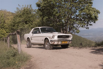 Jazda kultowym Fordem Mustangiem V8 z 1966 roku w Bielsku-Białej