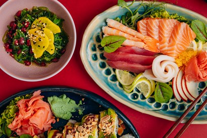 Sushi z przyjaciółmi w Suszarni we Wrocławiu (Brodzka)