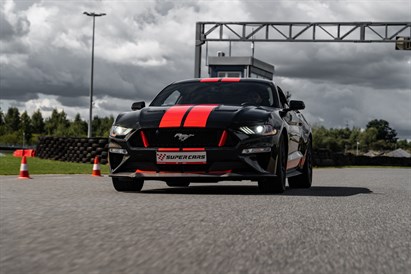 Ekstremalna przejażdżka Fordem Mustangiem z Super Cars