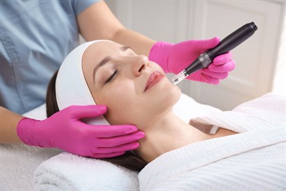 ReNew Therapy - oczyszczanie wodorowe + mezoterapia mikroigłowa + Bio Re Peel w Ninails & Beauty Warszawa