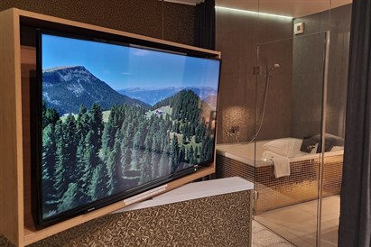 Apartament Superior z jacuzzi i obrotowym TV dla pary – Kraków