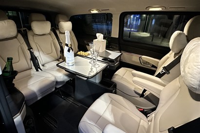 Transfer na lub z lotniska w Warszawie – Mercedes E lub V Class