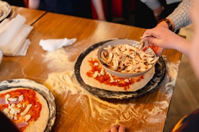 Niezwykła randka: warsztaty pizzy dla dwojga w Da Costantino Warszawa