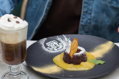 Rodzinna kolacja we włoskiej Trattoria Mamma Mia w Krakowie
