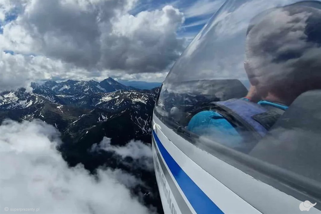 Lot szybowcem w starcie za samolotem - Tatry
