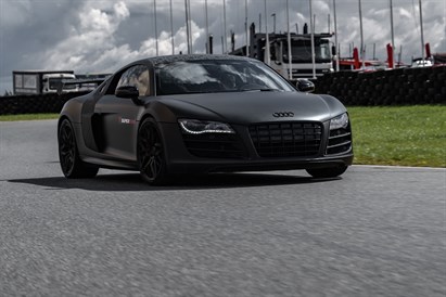 Super tata w Audi R8 V10 – jazda na wybranym torze wyścigowym!