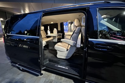 Luksusowy przejazd z szoferem w Mercedesie V Class dla grupy