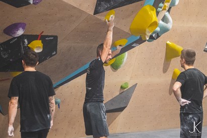 Bouldering z instruktorem (60 min) + ściana bez limitu – VOLT Toruń