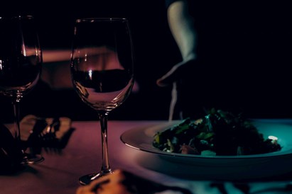 Voucher kwotowy do restauracji Different – posiłek w ciemności