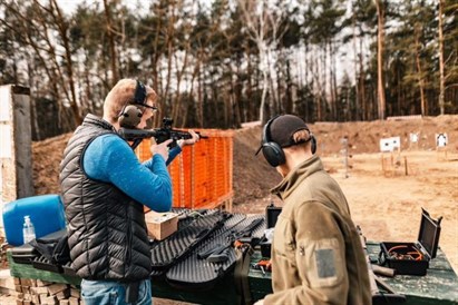 Poznaj podstawy strzelectwa - niedzielne szkolenie na strzelnicy z instruktorem - Warszawa
