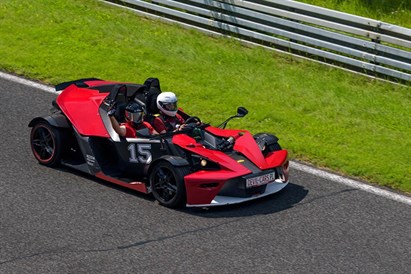 KTM X- Bow vs Porsche 911 Carrera