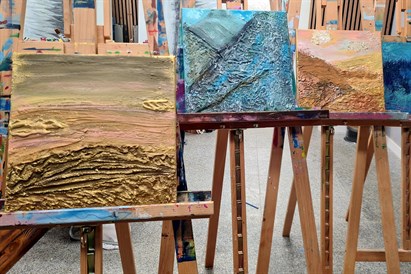 Malowanie przy winie z widokiem na panoramę Warszawy - warsztaty artystyczne