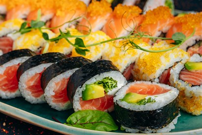 Sushi z przyjaciółmi w Suszarni we Wrocławiu (Brodzka)