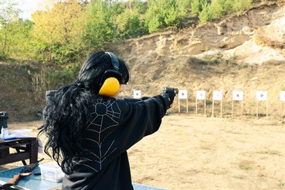 Strzelanie dla kobiet - niedzielne szkolenie na strzelnicy z instruktorem - Warszawa