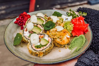 Sushi z przyjaciółmi w Suszarni we Wrocławiu (Czarnieckiego)