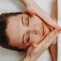 Japoński liftingujący masaż twarzy w Mis Med – Warszawa