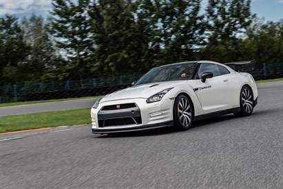 Jazda Nissanem GTR z filmowaniem