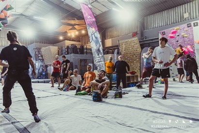 Pierwsze kroki w boulderingu z instruktorem w Warszawie – 75 minut