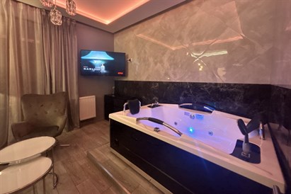 Garden Suite: apartament z jacuzzi i ogródkiem dla dwojga w Krakowie 