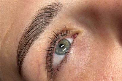 Rytuał perfekcyjnych brwi w Ninails & Beauty Warszawa
