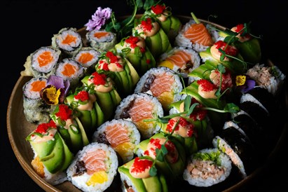 Sushi z przyjaciółmi w Suszarni we Wrocławiu (Hubska)