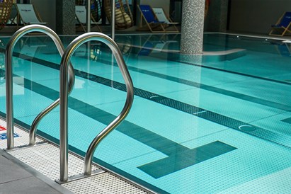 Rodzinny relaks w Termach Gorce – basen, jacuzzi, sauny i grota solna