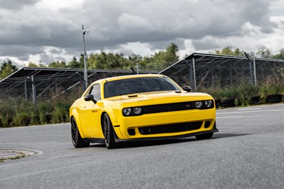 Jazda Dodge Challenger z filmowaniem