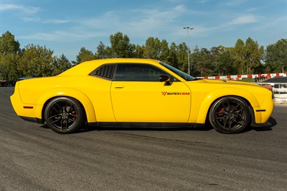 Jazda Dodge Challenger z filmowaniem