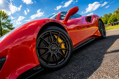 Jazda Ferrari 488 Pista – 1 lub 2 okrążenia na Torze Poznań | 735 KM 